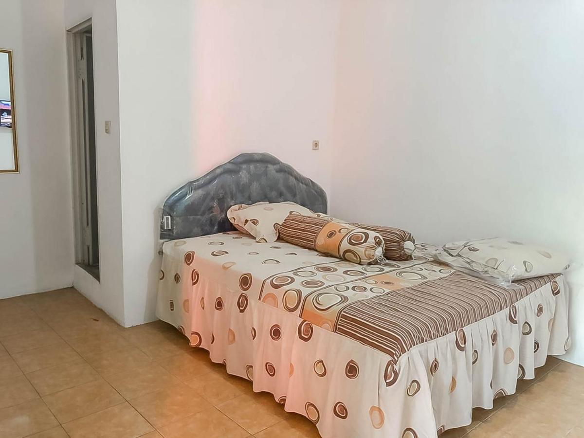 Rumah Panggung Guest House Syariah Mitra Reddoorz Чиребон Экстерьер фото