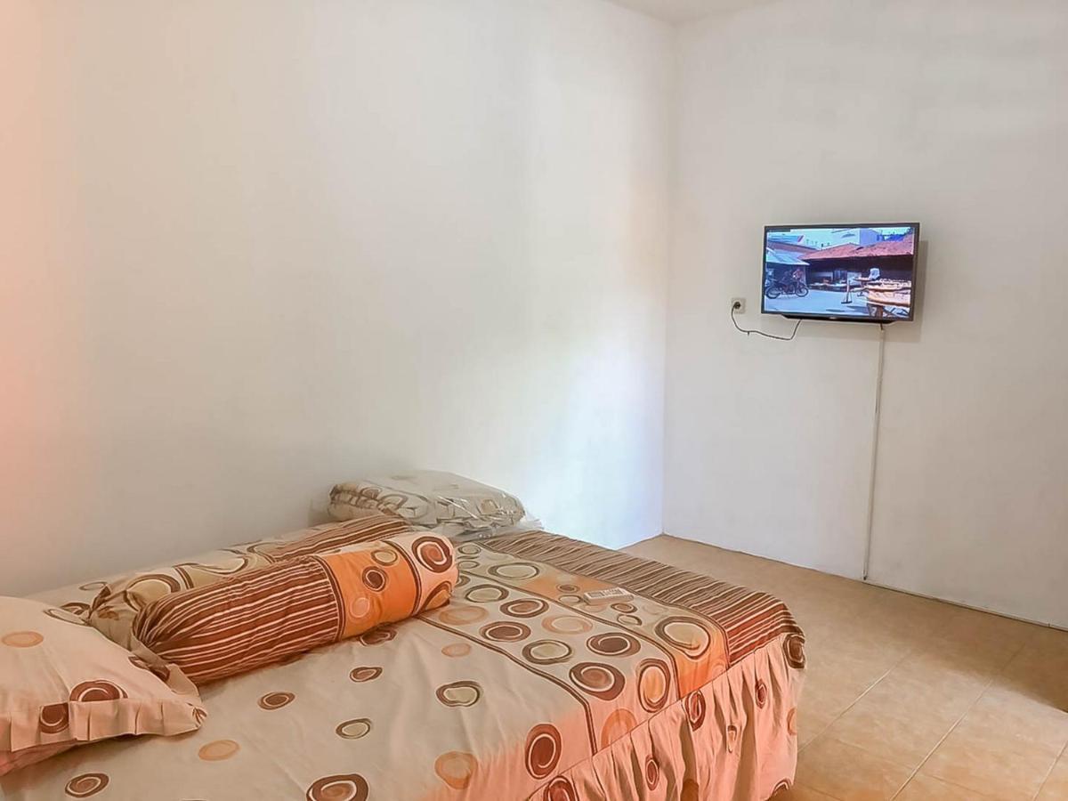 Rumah Panggung Guest House Syariah Mitra Reddoorz Чиребон Экстерьер фото